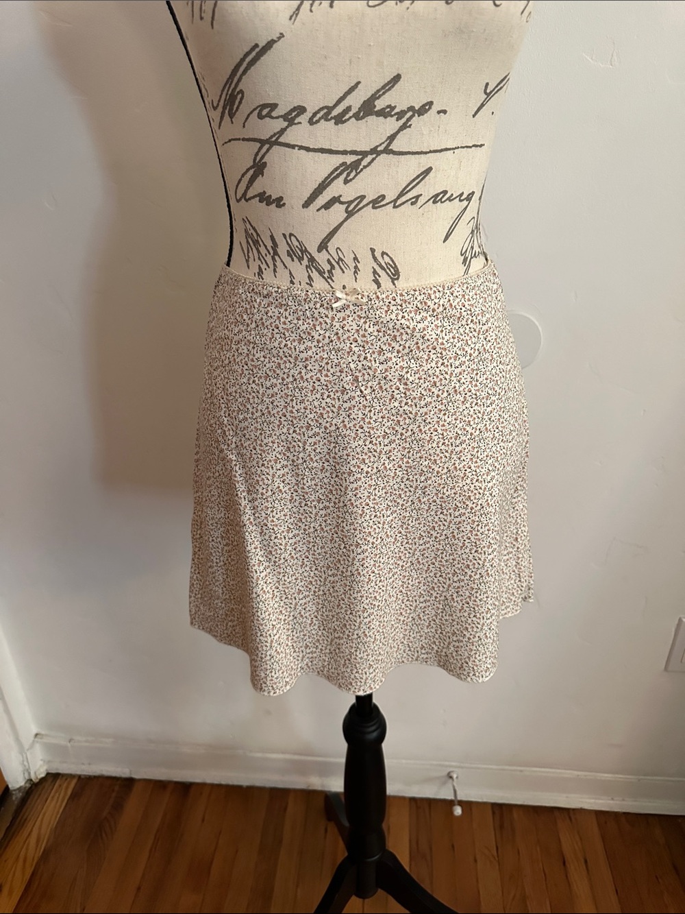 Brandy Melville Floral Ivory Mini Skirt - Women